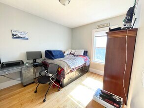 24 Pond St in Boston, MA - Foto de edificio - Building Photo