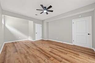4735 Cashel Glen Dr in Houston, TX - Building Photo