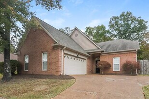 1700 Torrington Ct in Cordova, TN - Building Photo