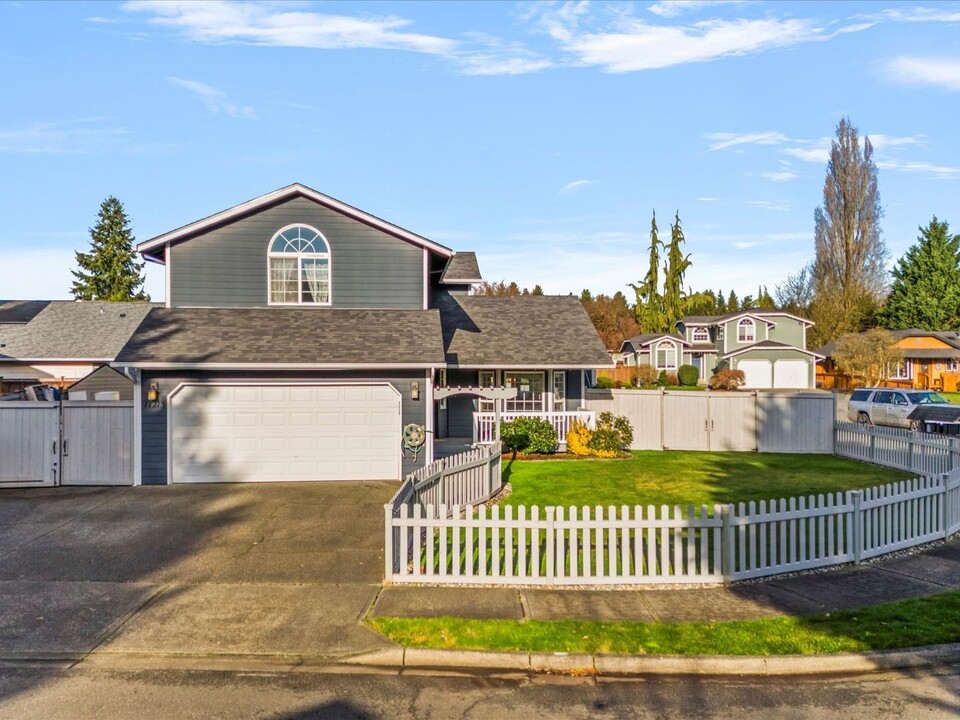 17213 Sawyer St SE in Monroe, WA - Building Photo