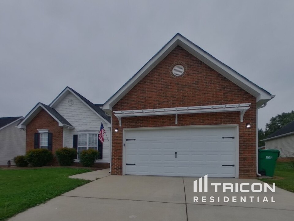 556 Scarlet Leaf Ln. in Oakboro, NC - Building Photo