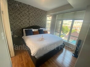 1128-1128 Sunset Dr in Kelowna, BC - Building Photo - Building Photo