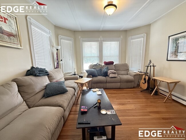 91 Surrey St in Boston, MA - Foto de edificio - Building Photo