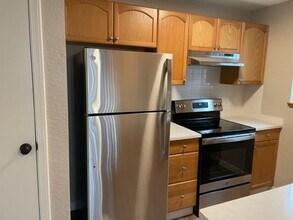 2148 SW Holden St, Unit 4A in Seattle, WA - Building Photo - Building Photo