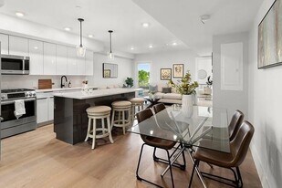 321 W Broadway, Unit 4 in Boston, MA - Building Photo