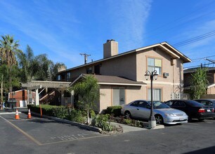 9675 Garden Grove Blvd in Garden Grove, CA - Foto de edificio - Building Photo