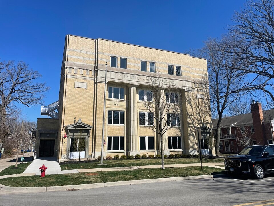 1010 Central Ave in Wilmette, IL - Building Photo