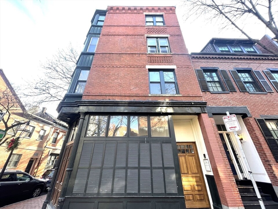 31 Melrose St, Unit 1 in Boston, MA - Building Photo