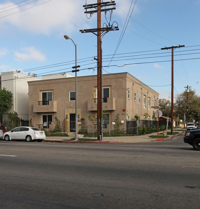 14001 Vanowen St in Van Nuys, CA - Building Photo