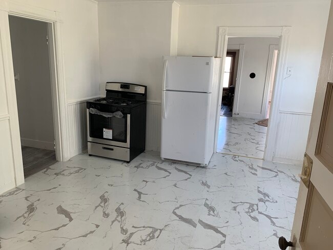 363 Spruce St, Unit 2 in Manchester, NH - Building Photo - Building Photo