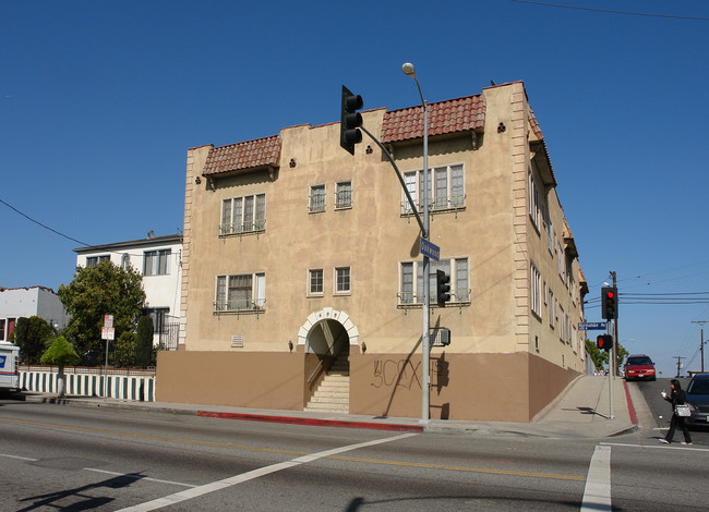 400 N Normandie Ave in Los Angeles, CA - Foto de edificio - Building Photo