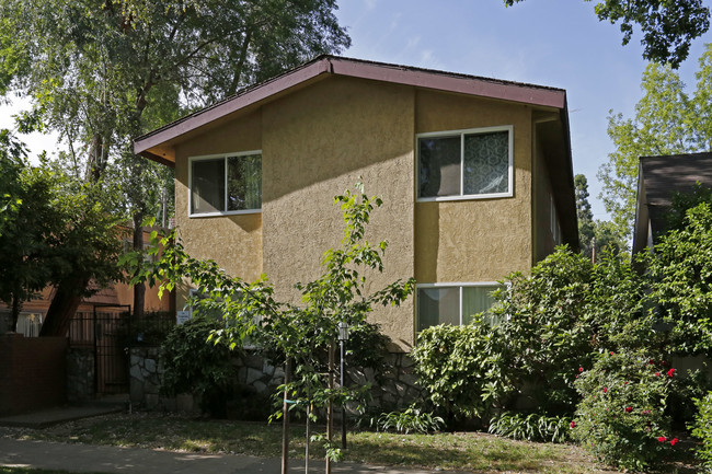 2618 C St in Sacramento, CA - Building Photo - Building Photo