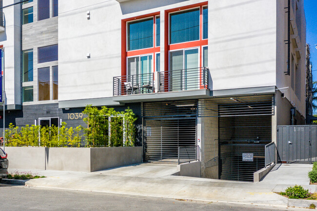 Lido Apartments - 1039 S Hobart in Los Angeles, CA - Foto de edificio - Building Photo