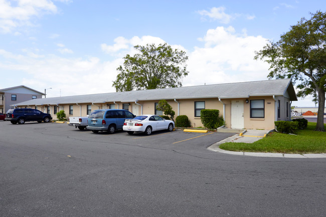 Lakeside Terrace in Pinellas Park, FL - Foto de edificio - Building Photo