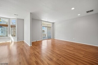 915 Kensington Ln in Livingston, NJ - Building Photo - Building Photo