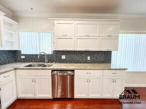 332 S Virgil Ave in Los Angeles, CA - Building Photo - Building Photo