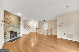 11809 Rockaway Ln in Fairfax, VA - Building Photo - Building Photo