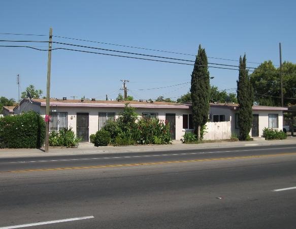 809 S Maple Ave in Fresno, CA - Building Photo