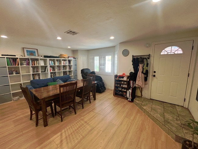 14200 Polk St, Unit 60 in Sylmar, CA - Foto de edificio - Building Photo