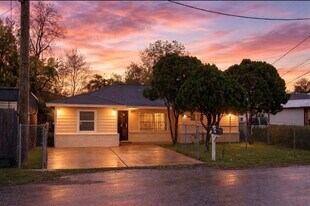 11216 Rusty St in Houston, TX - Building Photo