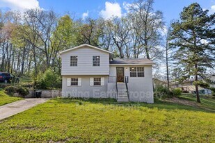 2836 Creek Ln NE in Birmingham, AL - Building Photo