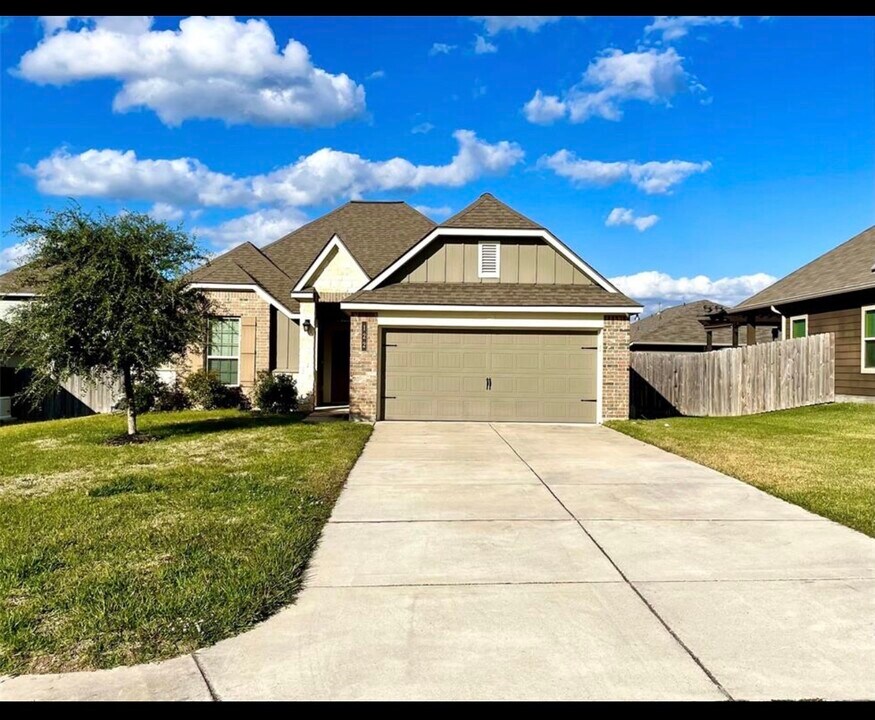 122 Green Haven Dr in Huntsville, TX - Building Photo