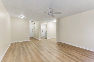 355 Market St, Unit #1 in Boston, MA - Foto de edificio - Building Photo