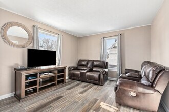 552 Simms St in Aurora, IL - Building Photo - Building Photo