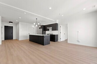 1832 W Grand Ave, Unit 202 in Chicago, IL - Building Photo - Building Photo