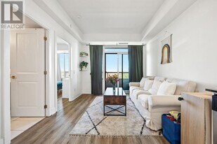 1215 Bayly St in Pickering, ON - Building Photo