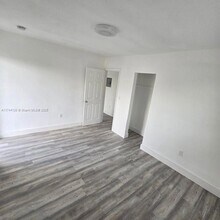 535 NW 7th St, Unit 12 in Miami, FL - Building Photo - Building Photo