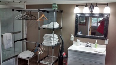 9 Keller Dr in Mooresville, IN - Foto de edificio - Building Photo