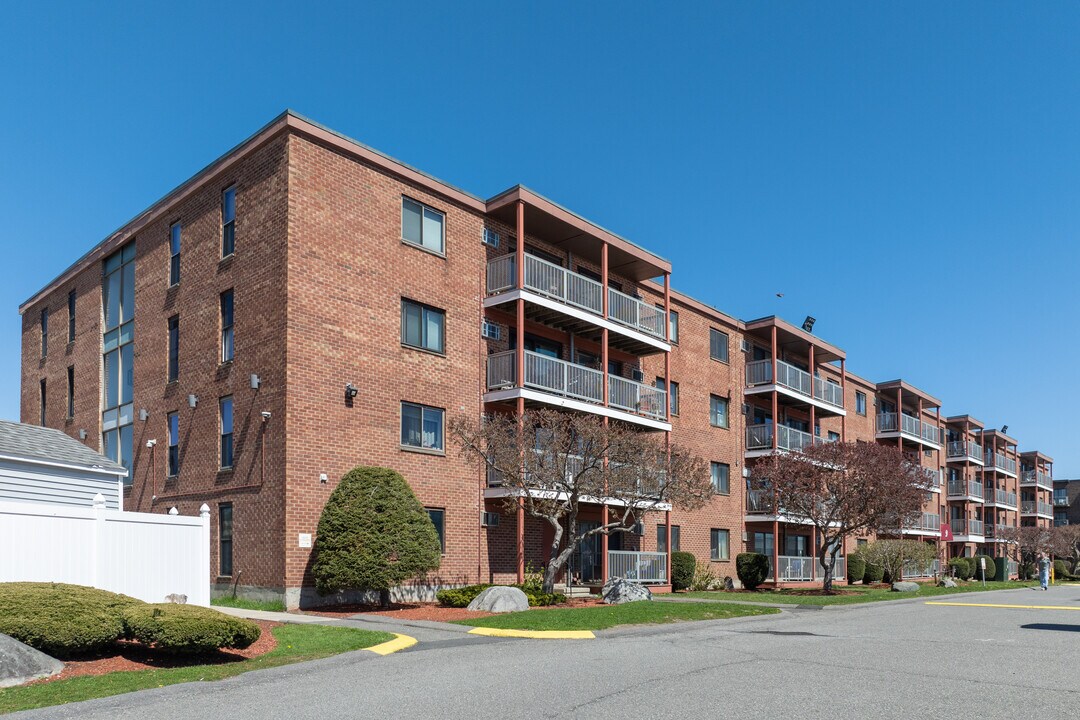 Dartmouth House Condominiums in Revere, MA - Building Photo
