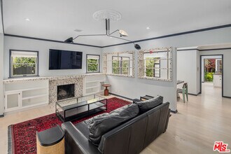 381 Huntley Dr in West Hollywood, CA - Building Photo - Building Photo