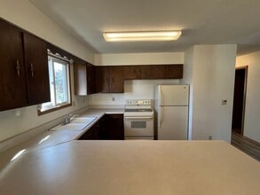 410-416-416 8th Ave NE in Watertown, SD - Building Photo - Building Photo