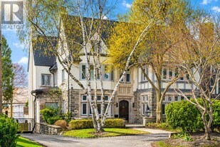 90 Old Forest Hill Rd in Toronto, ON - Building Photo