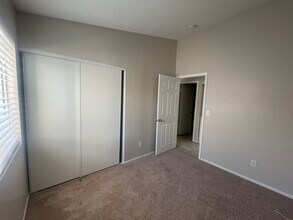 3821 E Southern Light Dr in Las Vegas, NV - Building Photo - Building Photo