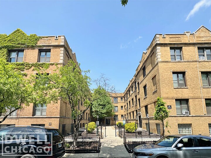 730 W Roscoe St, Unit 2 in Chicago, IL - Building Photo