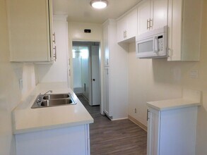 5637 Strohm Ave in Los Angeles, CA - Building Photo - Building Photo