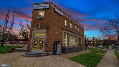 1521 27th St SE, Unit 406 in Washington, DC - Foto de edificio - Building Photo