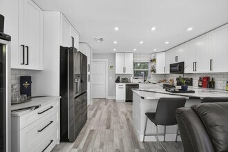 2388 S Wallen Dr in West Palm Beach, FL - Building Photo - Building Photo