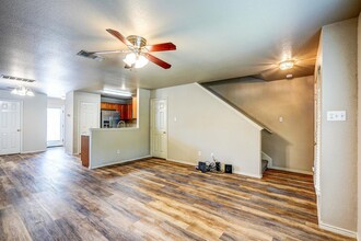 2301 Melissa Oaks Ln-Unit -1027 in Austin, TX - Building Photo - Building Photo