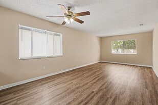 2414 Fox Hollow Dr in Titusville, FL - Building Photo