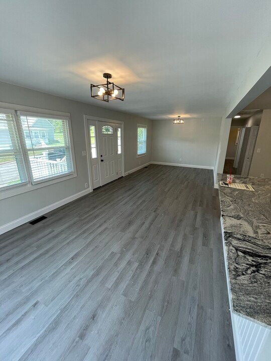 241 Madison Ave in Glen Carbon, IL - Building Photo