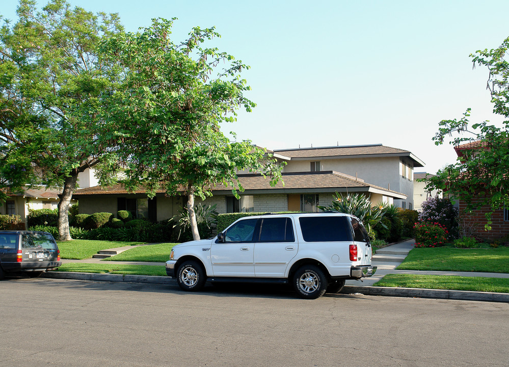 343 N Rosewood Ave in Orange, CA - Building Photo