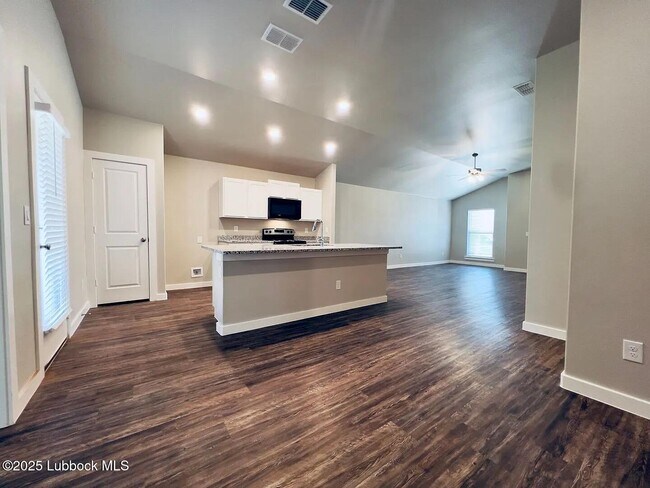 2016 Kenwood Ave in Lubbock, TX - Foto de edificio - Building Photo