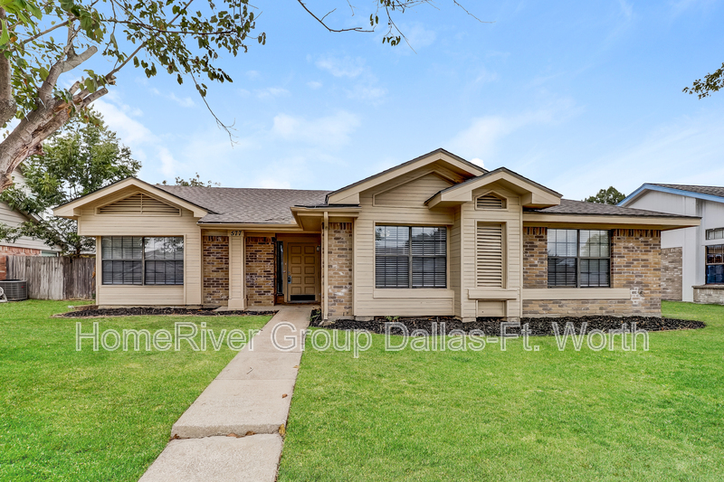 577 Trails Pkwy in Garland, TX - Building Photo