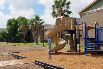 Villa Brazos Apartments in Freeport, TX - Building Photo - Building Photo