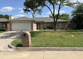 1706 Oxford Dr in Mansfield, TX - Building Photo