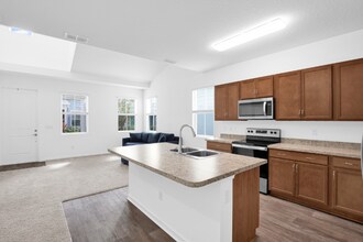 513 High Tide Ln in Daytona Beach, FL - Building Photo - Building Photo